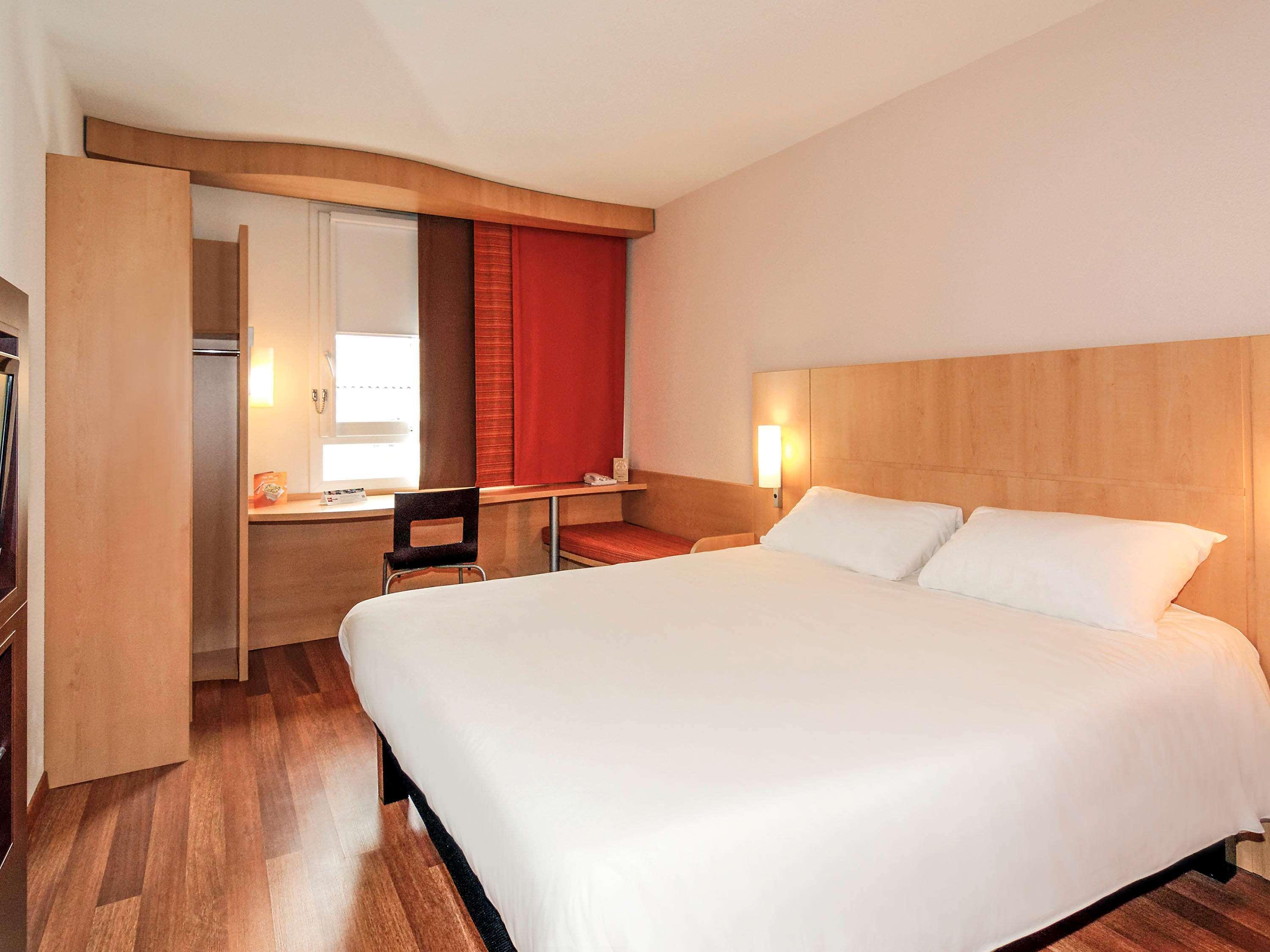 Ibis Rochefort Exterior photo
