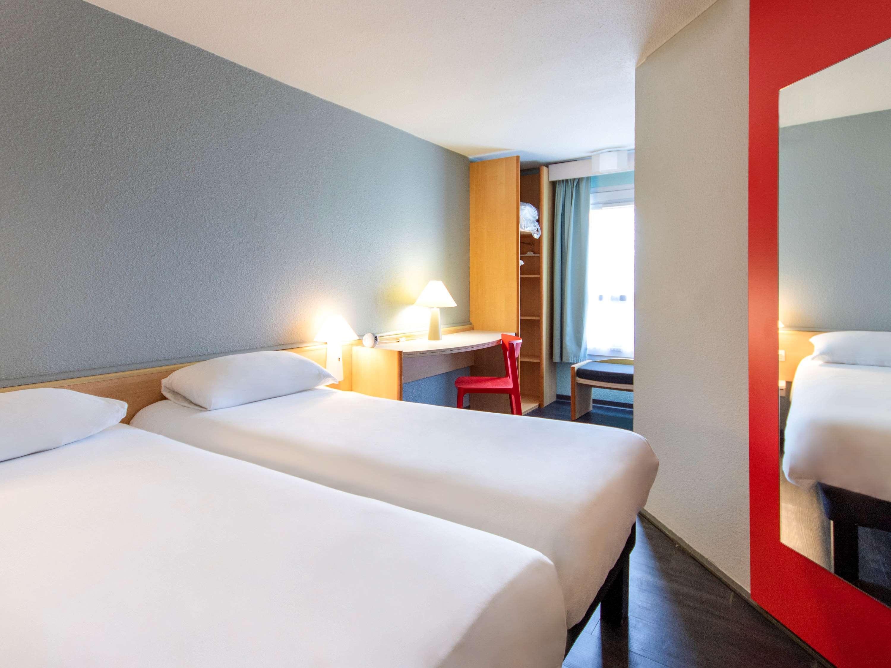 Ibis Rochefort Exterior photo