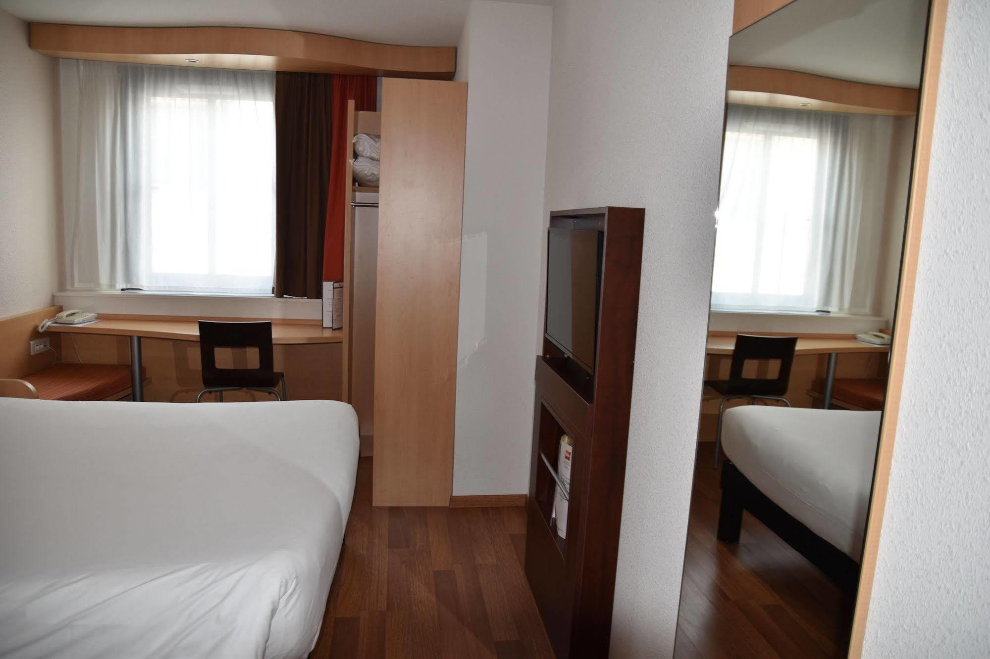 Ibis Rochefort Exterior photo